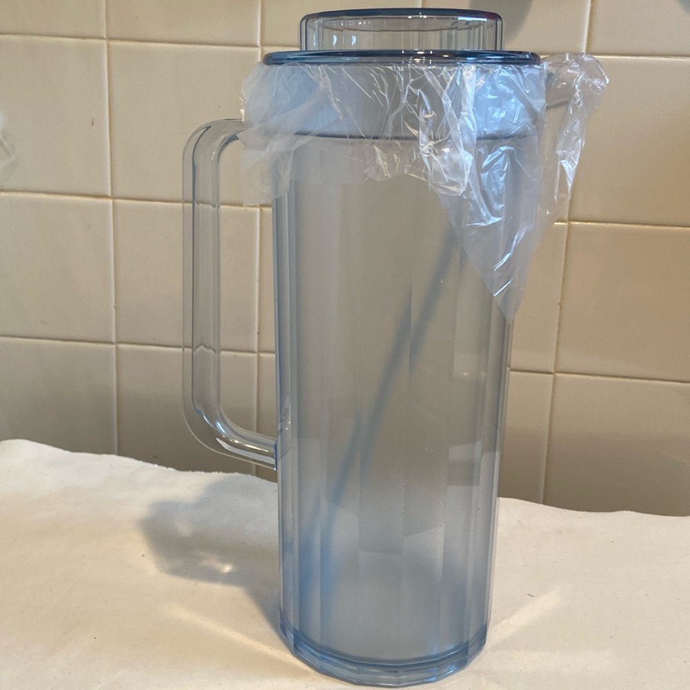 🌺VTG Tupperware 2 Quart Ice Blue Acrylic Preludio Pitcher with Lid & Stir Stick